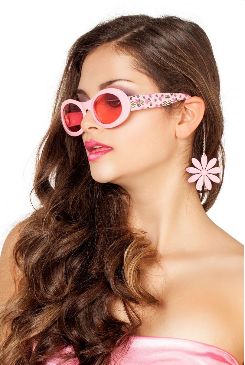 Rosa Brille mit Blumen-Ohrringen